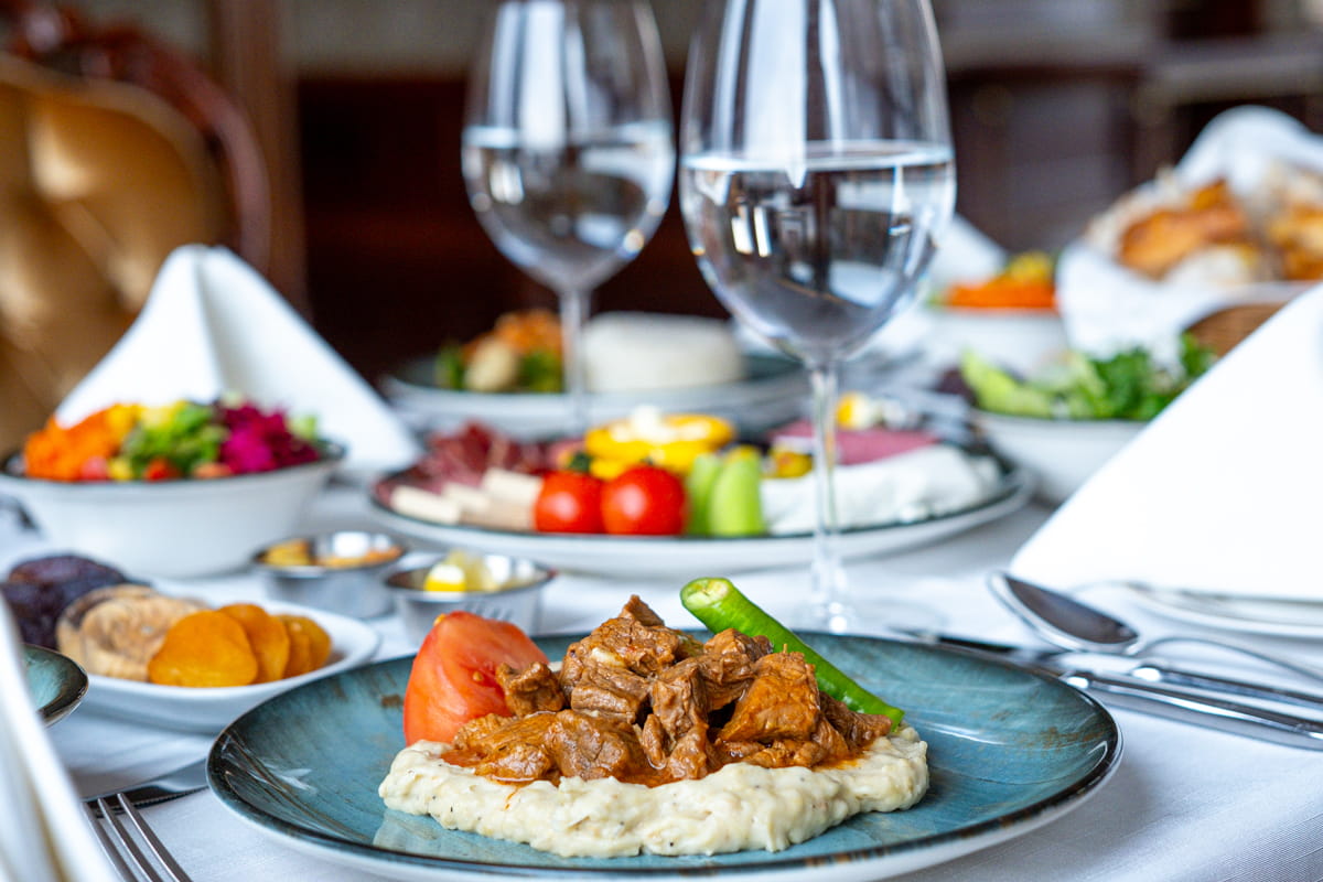 Meyra Restaurant 13